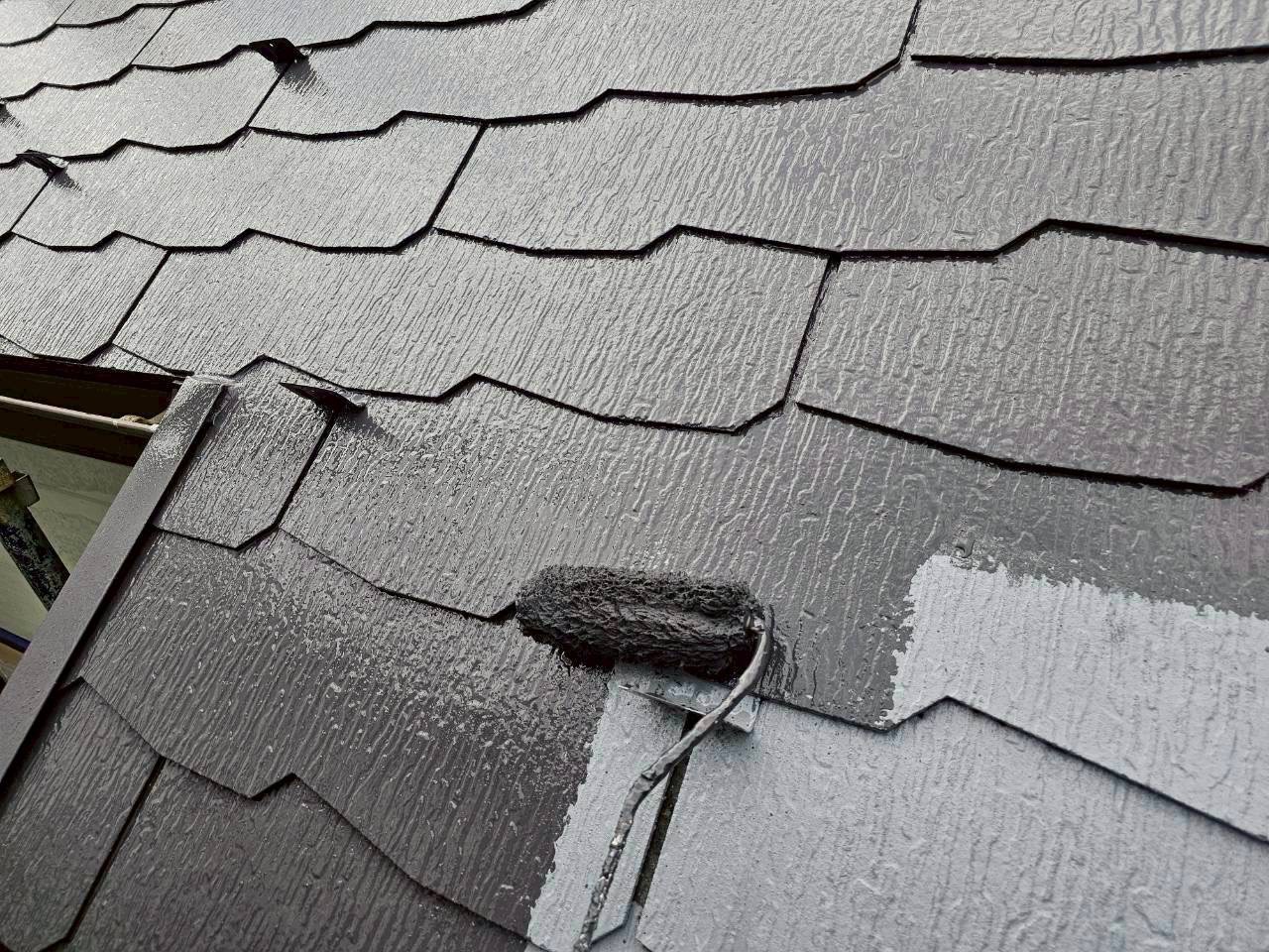 屋根の上塗り仕上げ